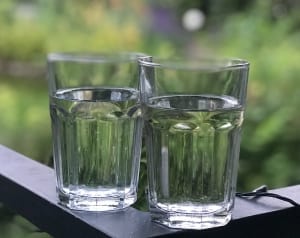 Hitzestress,Herz-Kreislauf-Erkrankungen,Bluthochdruck,Vorhofflimmern,Herzinfarkt,Hitzeerschöpfung,Hitzeschlag,Herzschutz,Hitzeprävention,Risikogruppen,Flüssigkeitshaushalt,Elektrolyte,Medikamentenanpassung,Verhaltenstipps,Abkühlung
