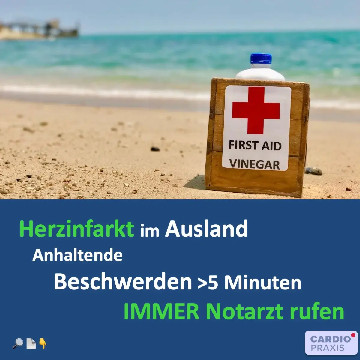 Erste-Hilfe-Kasten am Strand, Herzinfarkt-Hinweis.